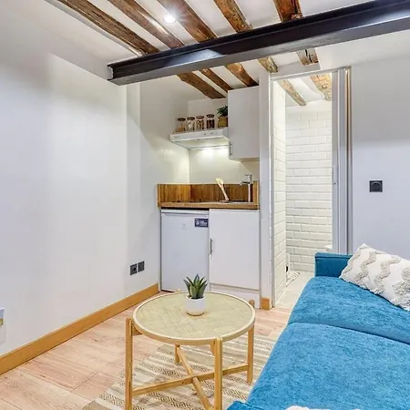 Studio Center Apartment